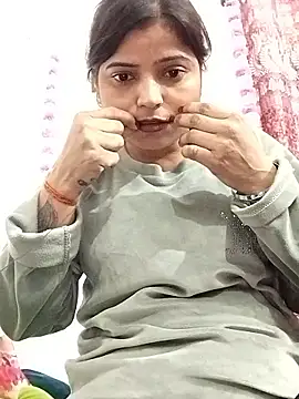 Hot-Pooja25 online show from January 7, 5:22 am