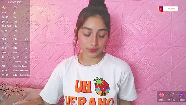 Lia Teen online show from November 6, 8:04 pm