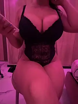Snapshot of asile21 chatting on October 1, 1:21 am asile21 online show from October 1, 1:21 am