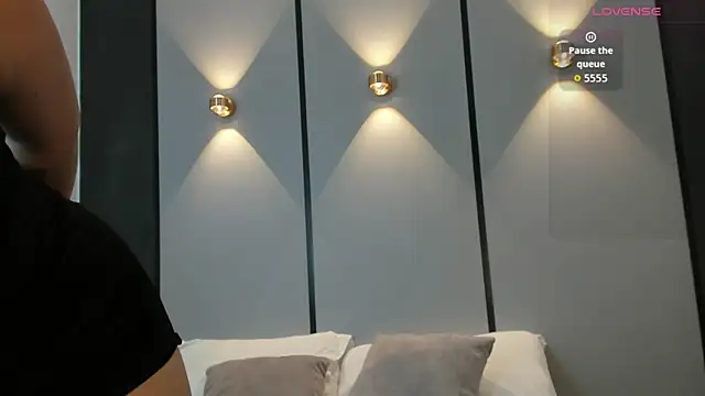 ashly moonn online show from May 9, 1:24 pm