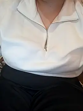 Snapshot of whiteprincesse chatting on September 12, 3:19 pm whiteprincesse online show from September 12, 3:19 pm