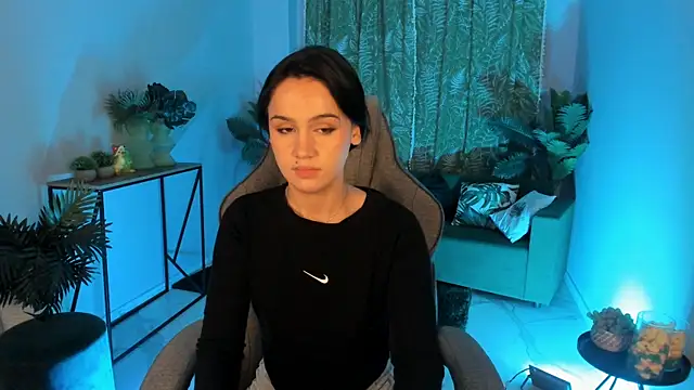 MonicaFarmer online show from October 4, 8:57 pm