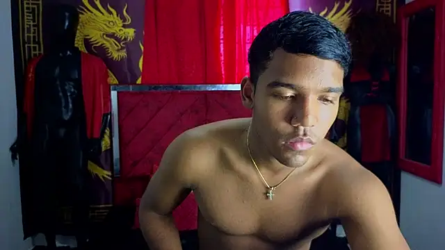 Latin straight0 online show from October 3, 7:19 pm