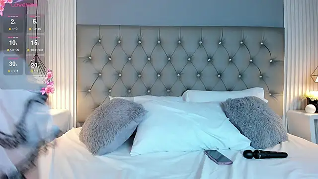 SamantaHarvey online show from October 29, 3:33 am