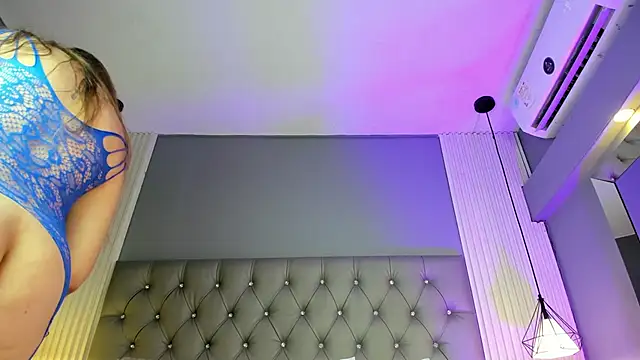 SamantaHarvey online show from November 7, 4:29 am