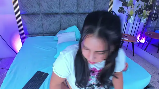 IvannaaVega online show from December 2, 5:09 am