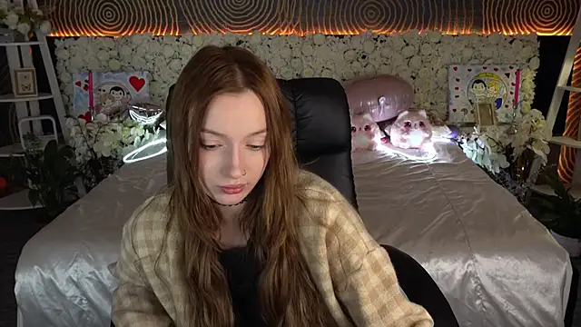 FoxyMayy online show from April 7, 1:13 pm