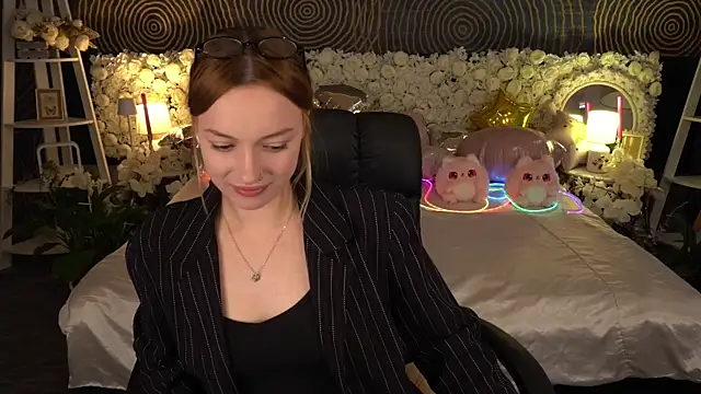 FoxyMayy online show from May 13, 1:28 pm