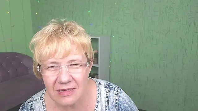 Lacey Lavender online show from September 24, 8:24 am
