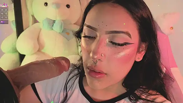 ashlynnlowe  online show from May 2, 10:57 pm