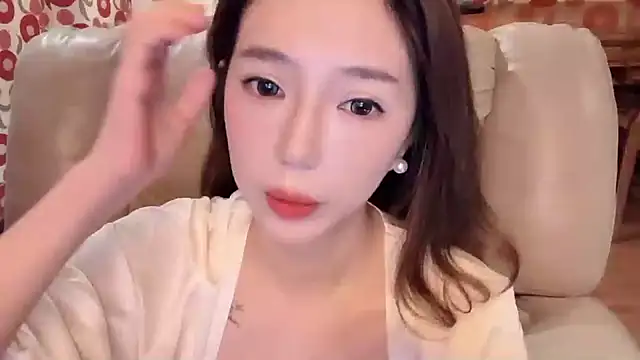 miss-lin online show from October 14, 1:57 pm