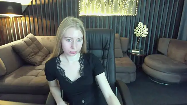 Alina Blonde online show from May 11, 5:53 am