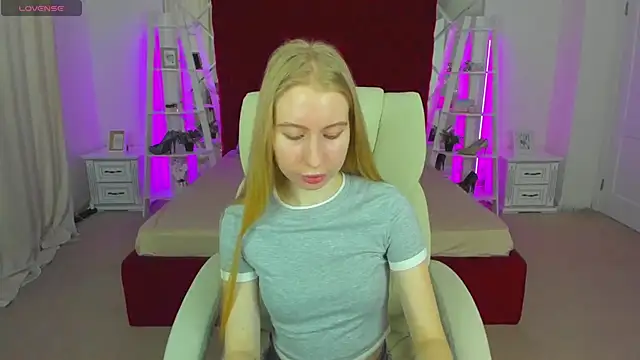 Alina Blonde online show from May 14, 5:35 am