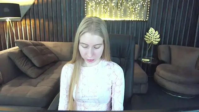 Alina Blonde online show from March 31, 5:40 am