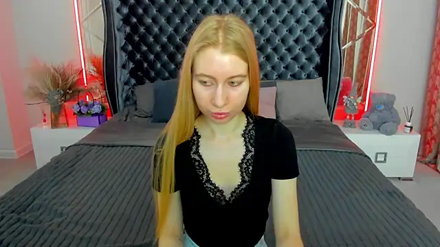 Alina Blonde online show from May 7, 5:34 am