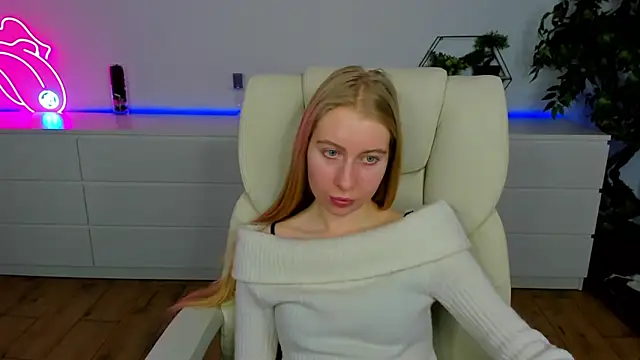 Alina Blonde online show from February 15, 8:24 am