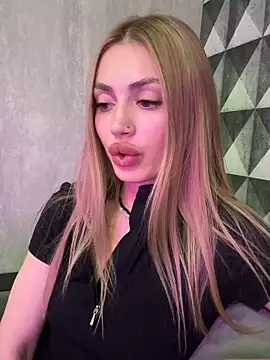 Elizabeth Tay online show from May 19, 8:49 pm