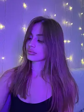 Elizabeth Tay online show from November 7, 7:52 pm