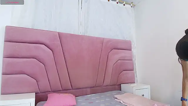 miajhonsonx online show from March 23, 9:10 pm