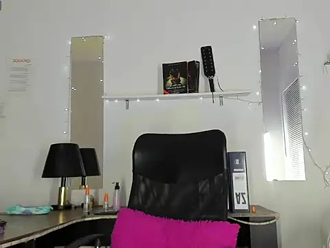xxKamadevaxx online show from May 20, 12:35 pm