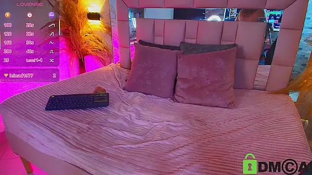 daphne walton online show from March 26, 10:39 am