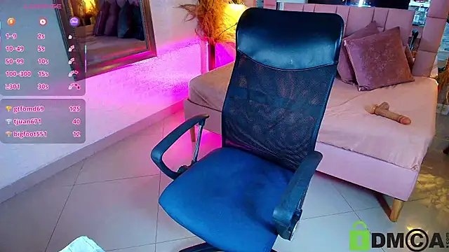 daphne walton online show from April 3, 1:42 pm