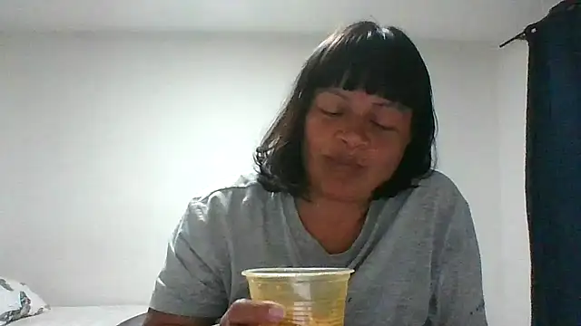 adri89-g online show from March 1, 3:39 am