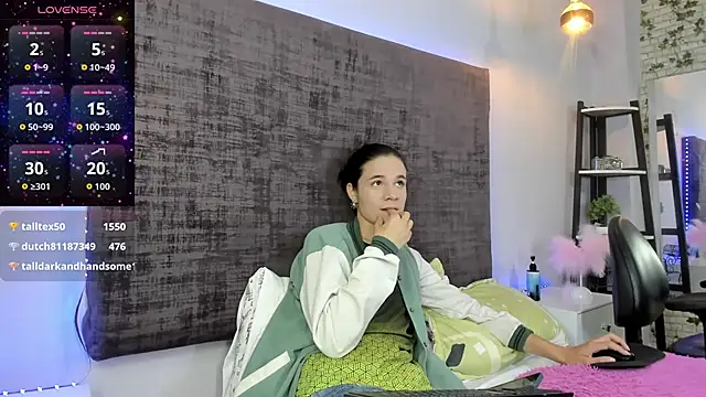 rhianna-coral online show from September 28, 4:52 am