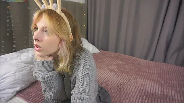 RaeleneVescio online show from October 4, 7:07 pm
