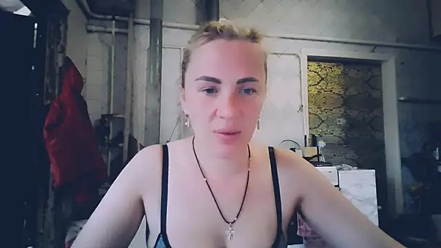 EmmaCat  online show from May 4, 7:12 am