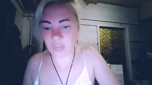 EmmaCat  online show from May 12, 2:20 am
