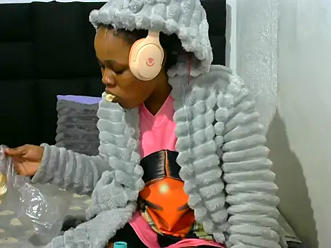 BlondieBitch online show from May 7, 5:34 am
