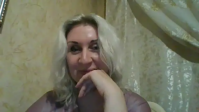 Tovelyn online show from October 4, 5:06 pm