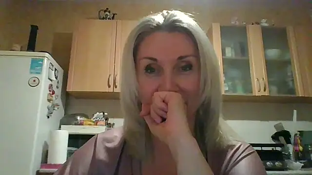 Tovelyn online show from October 3, 4:56 pm