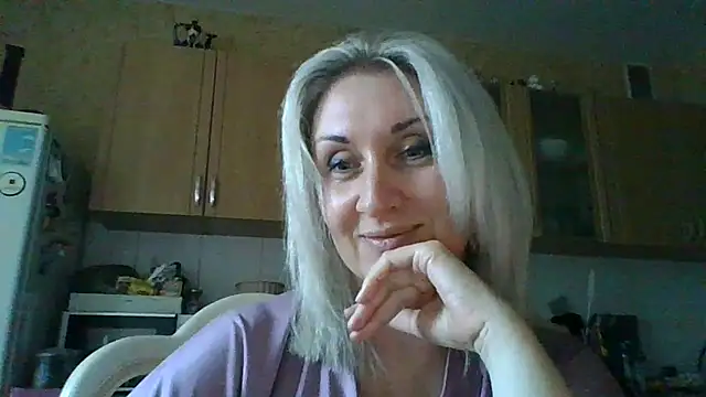 Tovelyn online show from October 2, 9:25 am