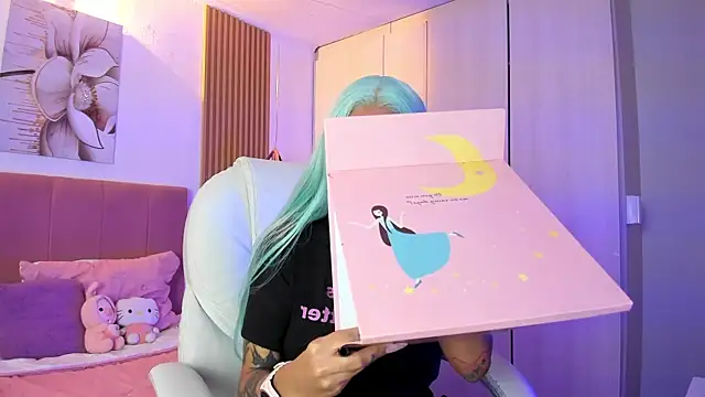 KoraRousee online show from October 24, 1:40 pm