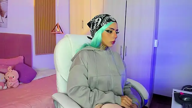 KoraRousee online show from October 6, 1:28 pm