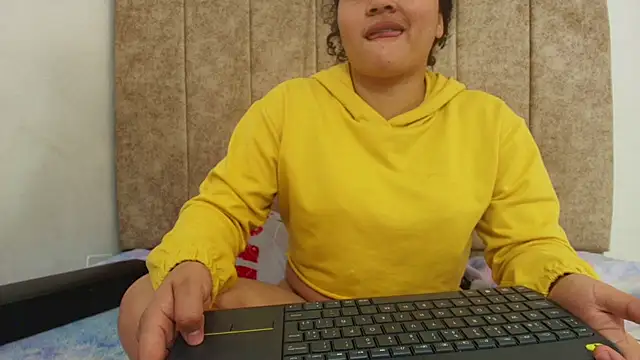 Roxy Nasty1 online show from September 26, 10:07 pm