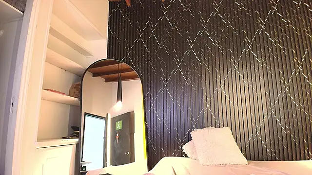 Miss Ariaa online show from November 10, 6:14 pm