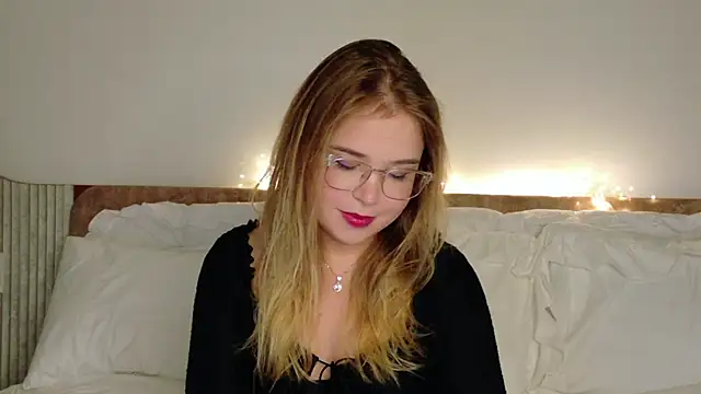 Lilith Bonheur online show from February 1, 3:00 pm