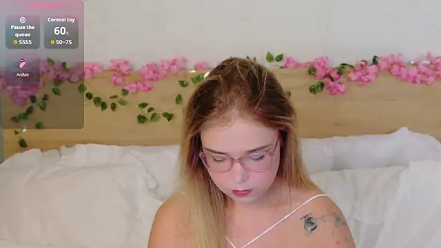 Lilith Bonheur online show from December 16, 10:04 pm