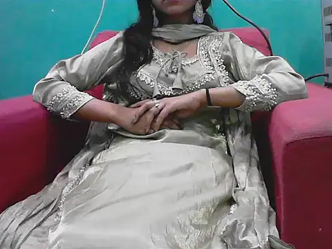 short girl  online show from February 9, 5:15 pm