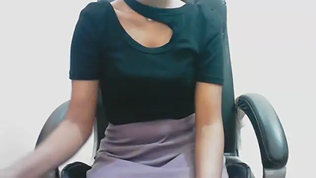 short girl  online show from May 19, 5:09 pm