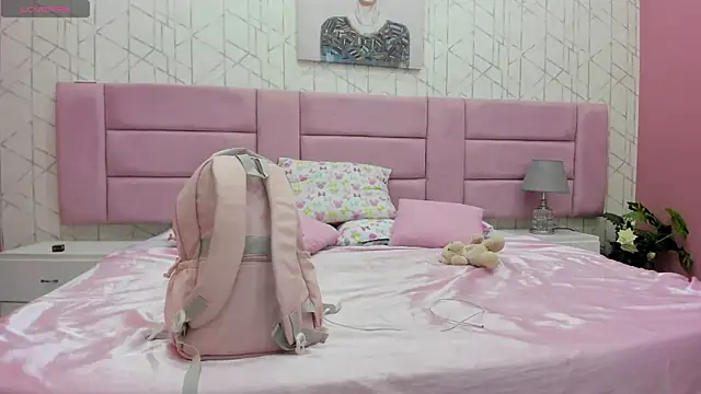 ChloeLaurentt online show from June 25, 5:58 pm