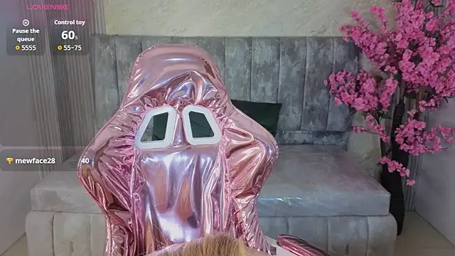 lilith4 s online show from May 17, 1:43 pm