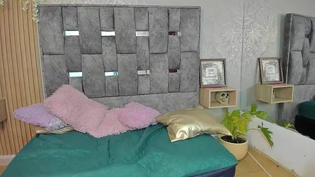 Nicky Brown  online show from October 2, 3:33 am