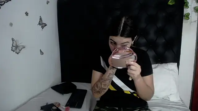 isabel 09 online show from April 9, 12:10 pm