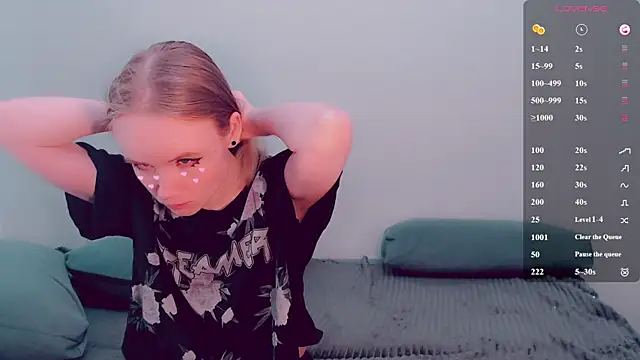 AliceNya cute online show from April 27, 5:15 am