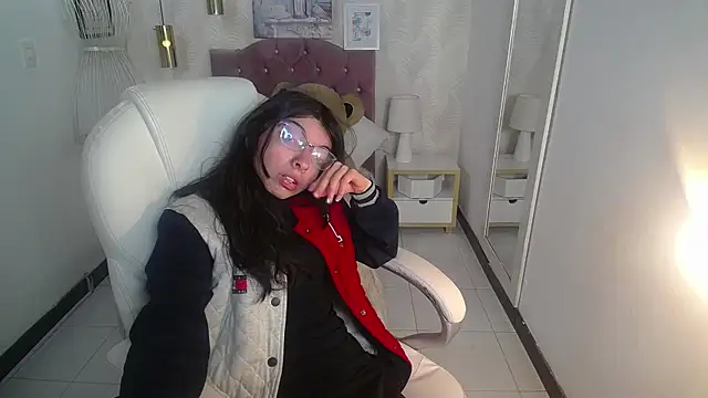 alllyson  online show from November 14, 8:42 pm