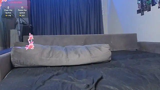 Fafa Fluff online show from April 8, 7:38 pm